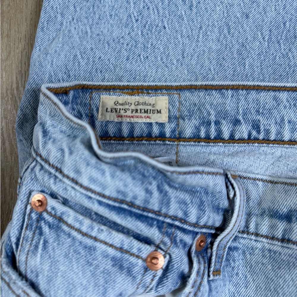 Levis Premium Jeans Womens Size 32x26 Light Stone Wash Wedgie Straight Fit - Picture 7 of 12